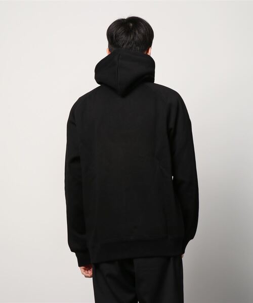 Carhartt WIP（カーハートダブリューアイピー）の「HOODED CHASE SWEATSHIRT（スウェット・メンズ・ヘザーグレー/オレンジ/ダークネイビー/ブラック・SMALL/LARGE/MEDIUM/X-LARGE）」の6枚目の写真