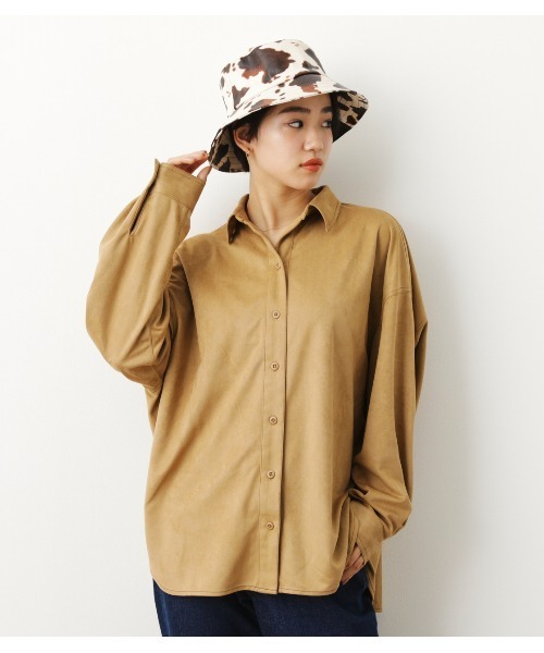 RODEO CROWNS WIDE BOWL(ロデオクラウンズワイドボウル)の「FAUX SUEDE ビッグシャツ(シャツ/ブラウス・レディース・ブラウン/ライトグリーン/ベージュ・FREE)」の1枚目の写真