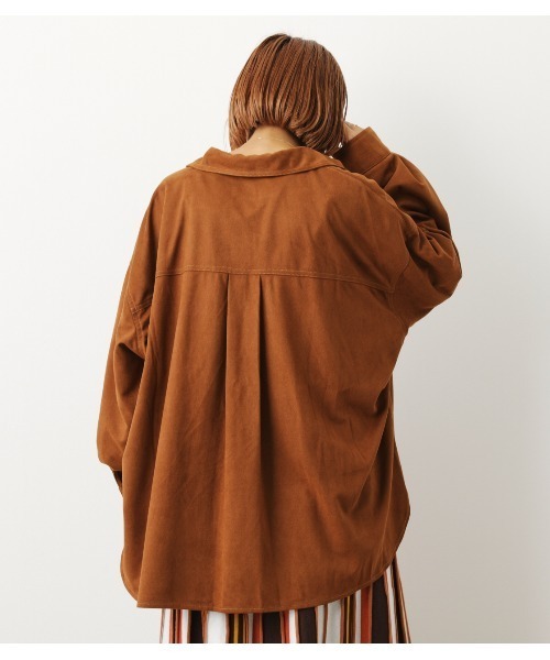 RODEO CROWNS WIDE BOWL(ロデオクラウンズワイドボウル)の「FAUX SUEDE ビッグシャツ(シャツ/ブラウス・レディース・ブラウン/ライトグリーン/ベージュ・FREE)」の16枚目の写真
