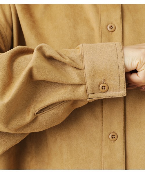 RODEO CROWNS WIDE BOWL(ロデオクラウンズワイドボウル)の「FAUX SUEDE ビッグシャツ(シャツ/ブラウス・レディース・ブラウン/ライトグリーン/ベージュ・FREE)」の14枚目の写真