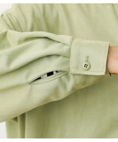 RODEO CROWNS WIDE BOWL(ロデオクラウンズワイドボウル)の「FAUX SUEDE ビッグシャツ(シャツ/ブラウス・レディース・ブラウン/ライトグリーン/ベージュ・FREE)」の15枚目の写真