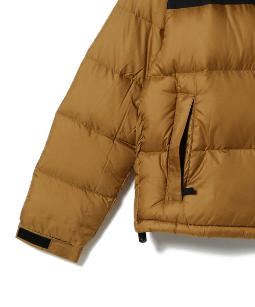 THE NORTH FACE(ザノースフェイス)の「THE NORTH FACE / Short Nuptse Jacket(ダウンジャケット/コート・レディース・ブラック/ベージュ・LARGE)」の5枚目の写真