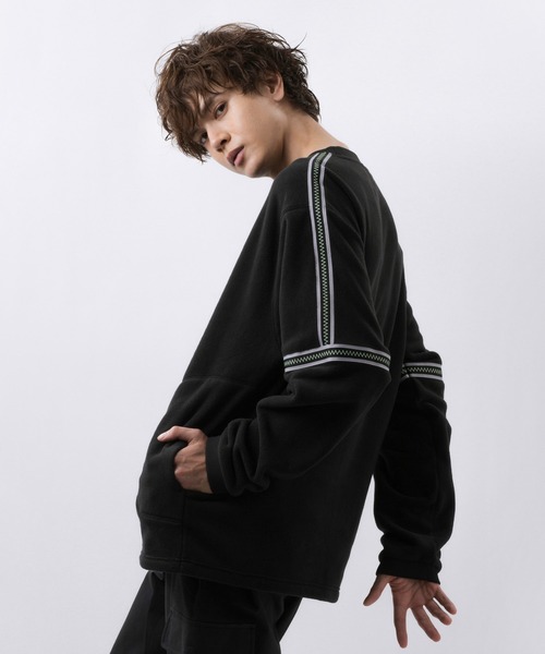 NEW BALANCE(ニューバランス)の「NB AT フリースクルー(スウェット・メンズ・ブラック/オレンジ系・LARGE/X-LARGE/MEDIUM/XX-LARGE/SMALL)」の3枚目の写真