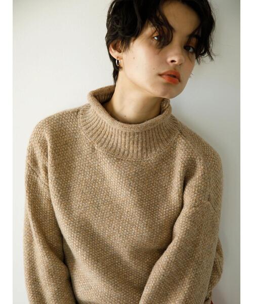 koe（コエ）の「クロップドボリュームニットプルオーバー*（ニット/セーター・レディース・グレー/ベージュ/イエロー・FREE）」の9枚目の写真