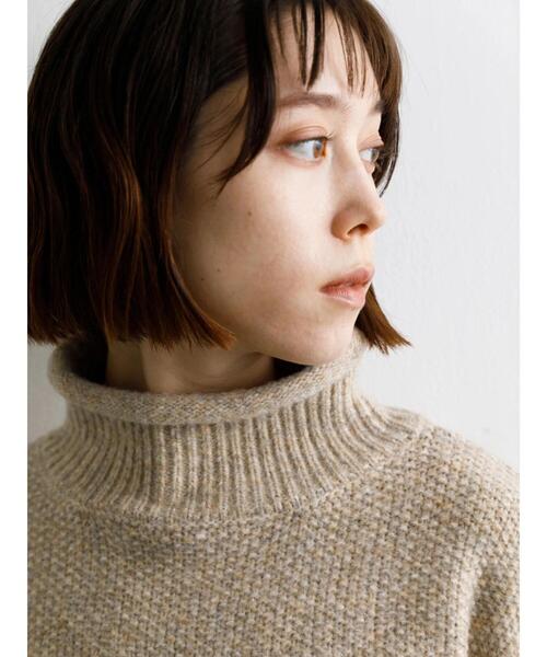 koe（コエ）の「クロップドボリュームニットプルオーバー*（ニット/セーター・レディース・グレー/ベージュ/イエロー・FREE）」の14枚目の写真