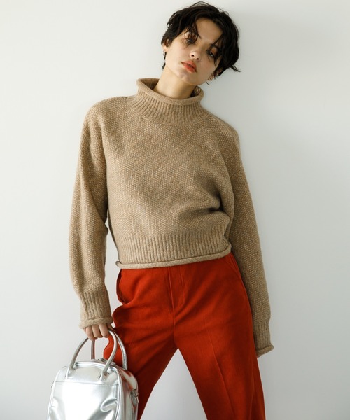 koe（コエ）の「クロップドボリュームニットプルオーバー*（ニット/セーター・レディース・グレー/ベージュ/イエロー・FREE）」の2枚目の写真