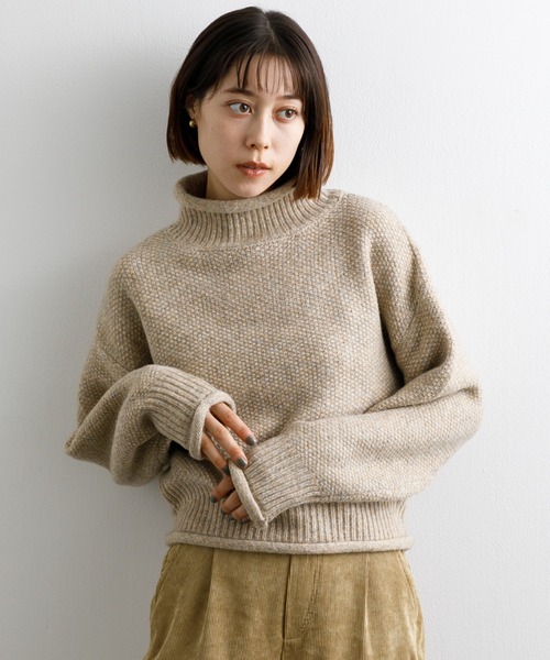 koe（コエ）の「クロップドボリュームニットプルオーバー*（ニット/セーター・レディース・グレー/ベージュ/イエロー・FREE）」の3枚目の写真