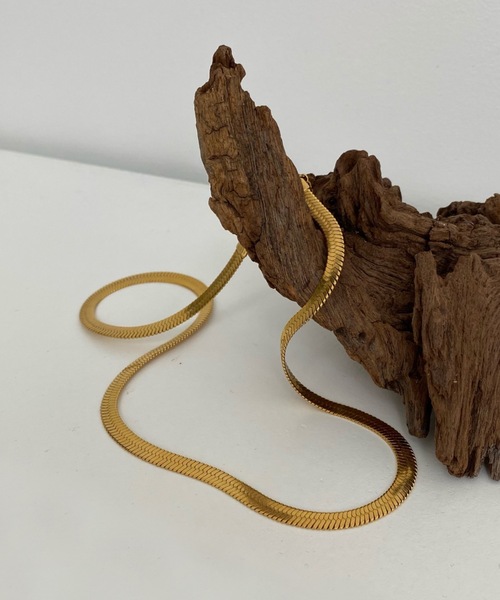 muku（ムク）の「金属アレルギー対応 5ｍｍスネークネックレス / サージカルステンレス（ネックレス・レディース・ゴールド/シルバー・45cm）」の5枚目の写真