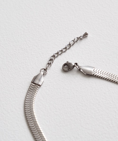 muku（ムク）の「金属アレルギー対応 5ｍｍスネークネックレス / サージカルステンレス（ネックレス・レディース・ゴールド/シルバー・45cm）」の4枚目の写真