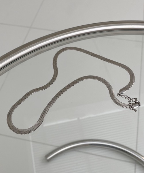 muku（ムク）の「金属アレルギー対応 5ｍｍスネークネックレス / サージカルステンレス（ネックレス・レディース・ゴールド/シルバー・45cm）」の7枚目の写真