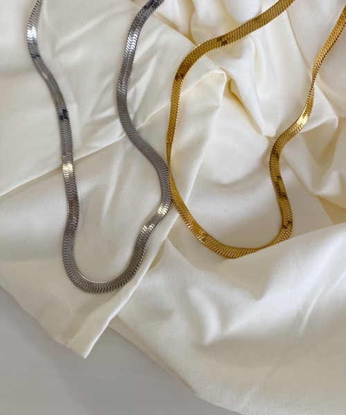 muku（ムク）の「金属アレルギー対応 5ｍｍスネークネックレス / サージカルステンレス（ネックレス・レディース・ゴールド/シルバー・45cm）」の9枚目の写真