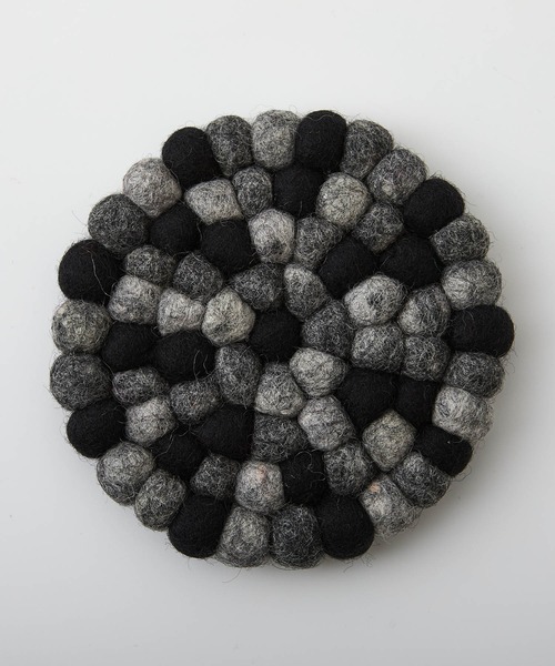 sarasa design（サラサデザイン）の「b2c マーブルフェルト ドット コースター（グラス/マグカップ/タンブラー・レディース・チャコールグレー/ライトグレー・ONESIZE）」の2枚目の写真