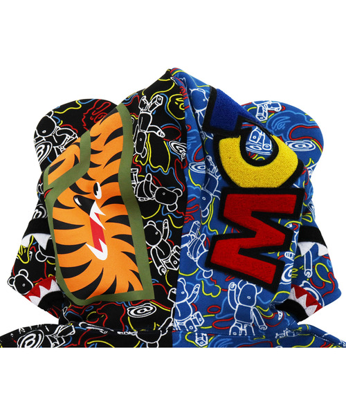 BE@RBRICK（ベアブリック）の「BE@RBRICK CAMO BE@R SHARK HALF FULL ZIP HOODIE（パーカー・メンズ・マルチ・LARGE/MEDIUM/XX-LARGE/SMALL/X-LARGE）」の2枚目の写真