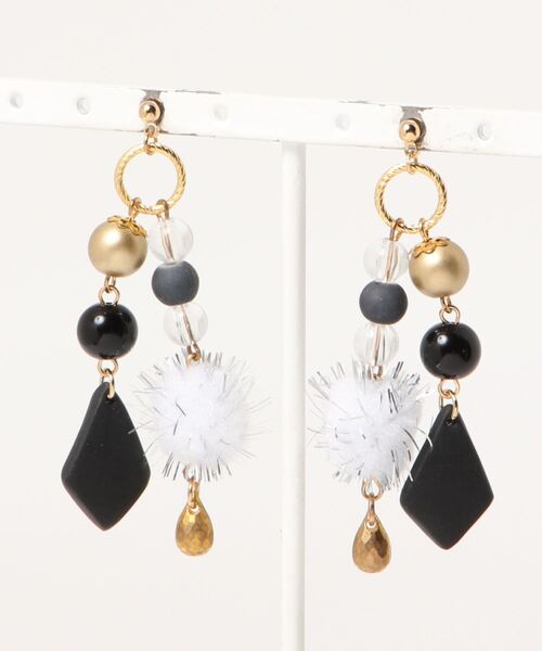 tone（トーン）の「【atelier*mio】クレイ × オーナメント costume jewelry pierce（ピアス（両耳用）・レディース・ホワイト/ブラック・FREE）」の2枚目の写真