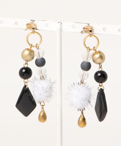 tone（トーン）の「【atelier*mio】クレイ × オーナメント costume jewelry pierce（ピアス（両耳用）・レディース・ホワイト/ブラック・FREE）」の3枚目の写真