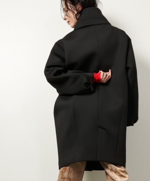 Solace(ソレイス)の「スタンドネックポンチコクーンコート(その他アウター・レディース・ブラック/イエロー・FREE)」の4枚目の写真