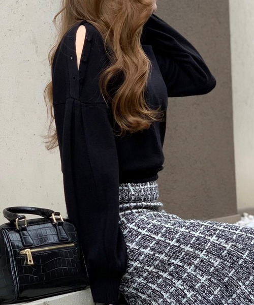 LIPSERVICE（リップサービス）の「ショルダーボタン2wayニットトップス（ニット/セーター・レディース・ホワイト/パープル/グリーン/ピンクベージュ/ブラック・FREE）」の3枚目の写真