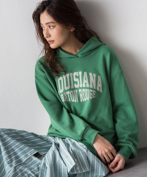 socolla（ソコラ）の「【socolla】カレッジロゴスウェットパーカー（パーカー・レディース・ネイビー/グリーン/ベージュ/グレー・M）」の4枚目の写真