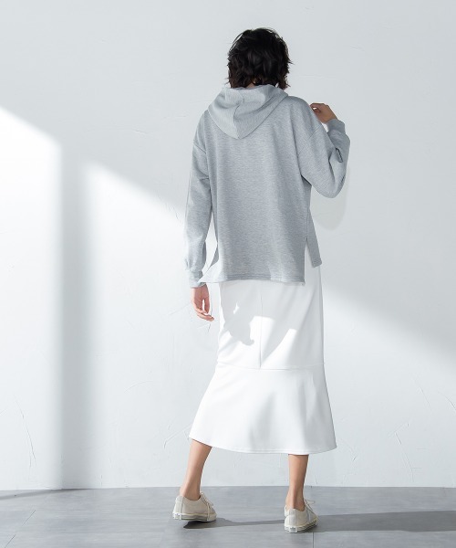 socolla（ソコラ）の「【socolla】カレッジロゴスウェットパーカー（パーカー・レディース・ネイビー/グリーン/ベージュ/グレー・M）」の13枚目の写真