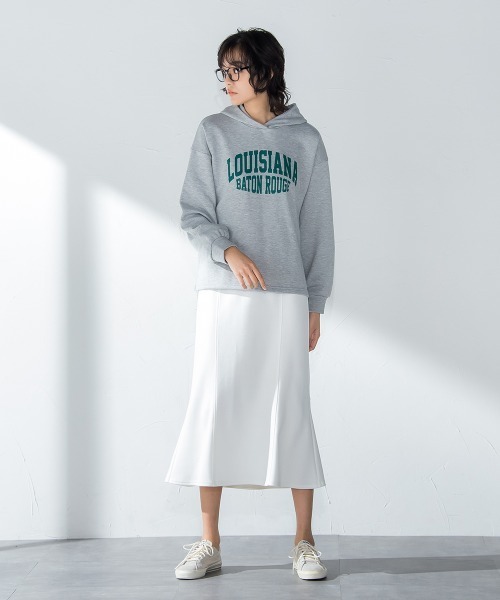 socolla（ソコラ）の「【socolla】カレッジロゴスウェットパーカー（パーカー・レディース・ネイビー/グリーン/ベージュ/グレー・M）」の18枚目の写真