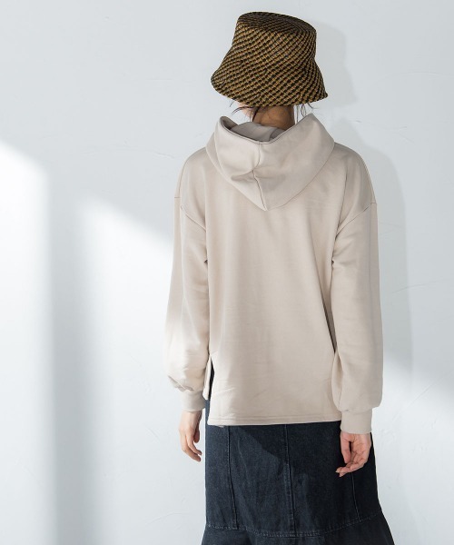 socolla（ソコラ）の「【socolla】カレッジロゴスウェットパーカー（パーカー・レディース・ネイビー/グリーン/ベージュ/グレー・M）」の5枚目の写真