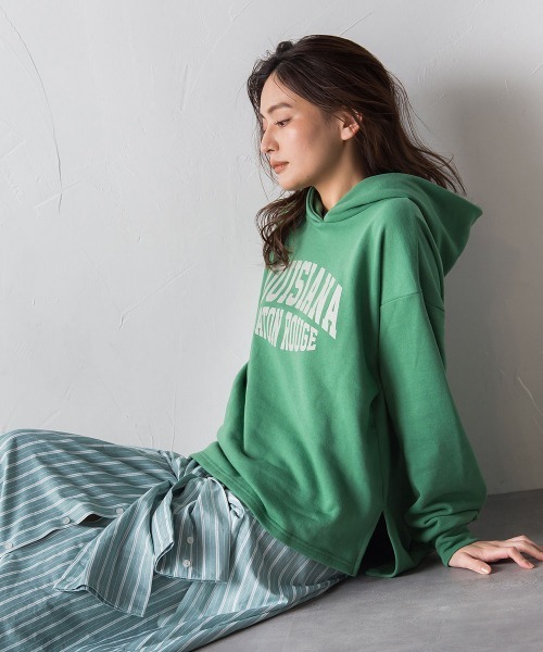 socolla（ソコラ）の「【socolla】カレッジロゴスウェットパーカー（パーカー・レディース・ネイビー/グリーン/ベージュ/グレー・M）」の17枚目の写真