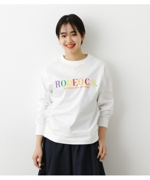 RODEO CROWNS WIDE BOWL(ロデオクラウンズワイドボウル)の「レインボーロゴ刺繍ロングTシャツ(Tシャツ/カットソー・レディース・ホワイト/ブラック/サックスブルー・FREE)」の2枚目の写真