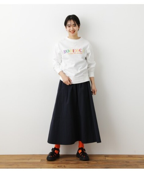 RODEO CROWNS WIDE BOWL(ロデオクラウンズワイドボウル)の「レインボーロゴ刺繍ロングTシャツ(Tシャツ/カットソー・レディース・ホワイト/ブラック/サックスブルー・FREE)」の9枚目の写真
