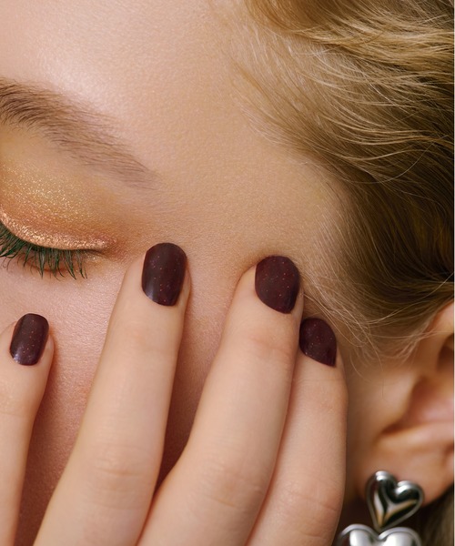 Celvoke（セルヴォーク）の「Celvoke / クレイヴド ネイルポリッシュ（マニキュア/ジェルネイル・レディース・０１ コケ/０６ ビターマルーン/０５ キャメル/０３ テラコッタ/０２ ブルークレイ/０４ ヌカ/０７ ヌード/０９ ウィステリア/１１ フォギーミント/EX０８ クイーンオブサマー/EX０７ スパークルスターズ/EX０６ ミッドナイトスカイ/１３ ブリック/１２ ディスコード/14 シークレットエモーション・FREE）」の20枚目の写真