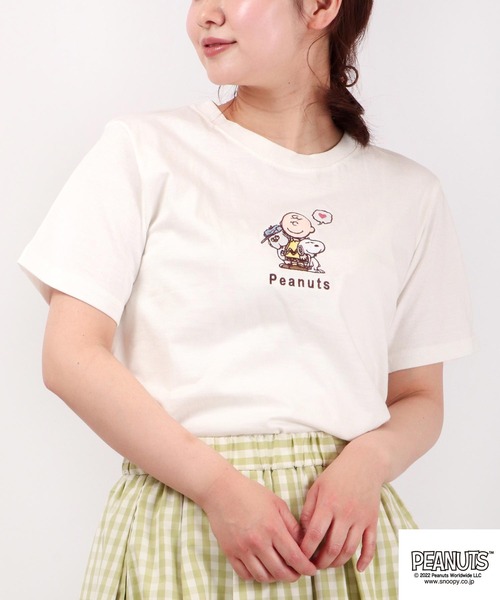 PEANUTS(ピーナッツ)の「PEANUTS スヌーピー ワンポイント刺繍半袖Tシャツ(Tシャツ/カットソー・レディース・ピンクベージュ/カーキ/オフホワイト/チャコールグレー・LL/L/M/S)」の2枚目の写真