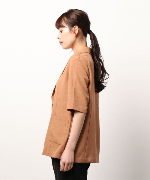 Te chichi TERRASSE（テチチテラス）の「半袖テーラードジャケット（セットアップ可）（テーラードジャケット・レディース・ブラック/ベージュ/キャメル・ﾌﾘ-）」の4枚目の写真