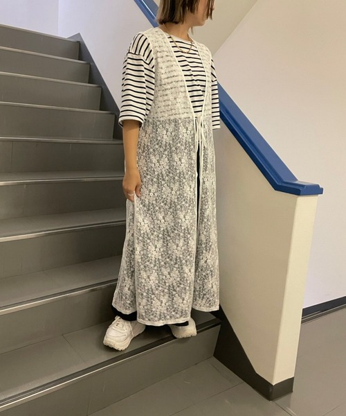 ＪＵＧＬＡＮＳ（ユグランス）の「☆ 一枚で今っぽコーデ完成。コード花レースロングジレ　T1357（ベスト・レディース・ホワイト/ブラック・FREE）」の20枚目の写真