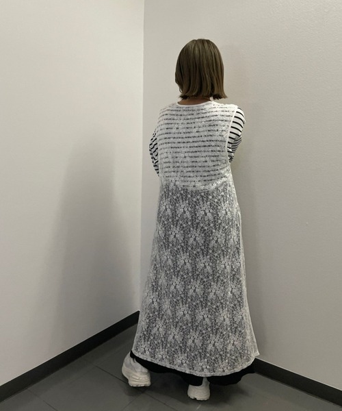 ＪＵＧＬＡＮＳ（ユグランス）の「☆ 一枚で今っぽコーデ完成。コード花レースロングジレ　T1357（ベスト・レディース・ホワイト/ブラック・FREE）」の17枚目の写真