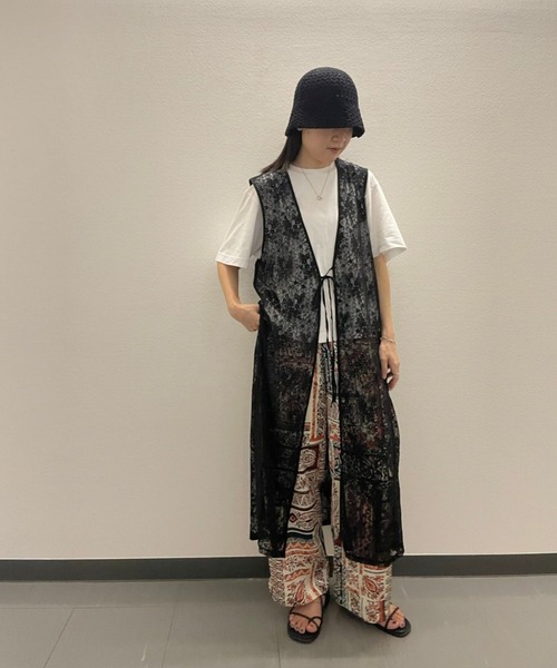 ＪＵＧＬＡＮＳ（ユグランス）の「☆ 一枚で今っぽコーデ完成。コード花レースロングジレ　T1357（ベスト・レディース・ホワイト/ブラック・FREE）」の11枚目の写真