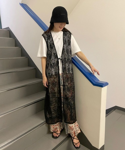 ＪＵＧＬＡＮＳ（ユグランス）の「☆ 一枚で今っぽコーデ完成。コード花レースロングジレ　T1357（ベスト・レディース・ホワイト/ブラック・FREE）」の9枚目の写真