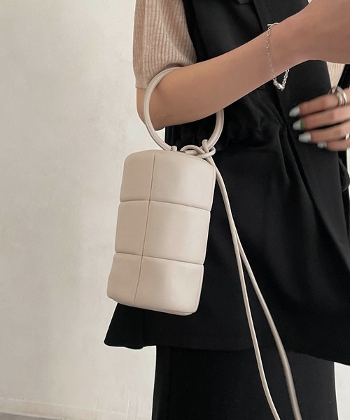 CAPRICIEUX LE'MAGE（カプリシューレマージュ）の「〈WEB限定〉パフドラムバッグ（ショルダーバッグ・レディース・ブラック/ホワイト/イエロー・FREE）」の2枚目の写真