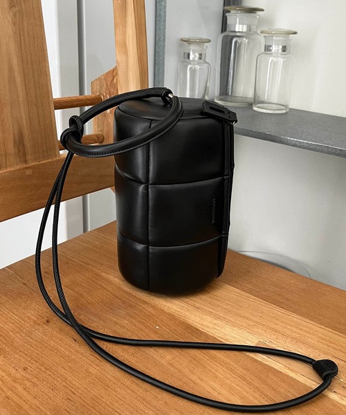 CAPRICIEUX LE'MAGE（カプリシューレマージュ）の「〈WEB限定〉パフドラムバッグ（ショルダーバッグ・レディース・ブラック/ホワイト/イエロー・FREE）」の3枚目の写真