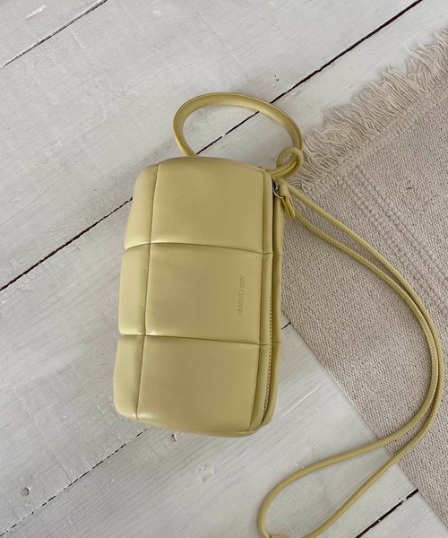 CAPRICIEUX LE'MAGE（カプリシューレマージュ）の「〈WEB限定〉パフドラムバッグ（ショルダーバッグ・レディース・ブラック/ホワイト/イエロー・FREE）」の6枚目の写真