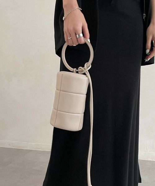 CAPRICIEUX LE'MAGE（カプリシューレマージュ）の「〈WEB限定〉パフドラムバッグ（ショルダーバッグ・レディース・ブラック/ホワイト/イエロー・FREE）」の10枚目の写真