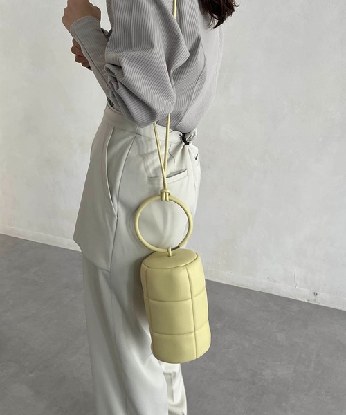 CAPRICIEUX LE'MAGE（カプリシューレマージュ）の「〈WEB限定〉パフドラムバッグ（ショルダーバッグ・レディース・ブラック/ホワイト/イエロー・FREE）」の11枚目の写真