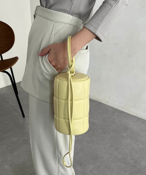 CAPRICIEUX LE'MAGE（カプリシューレマージュ）の「〈WEB限定〉パフドラムバッグ（ショルダーバッグ・レディース・ブラック/ホワイト/イエロー・FREE）」の12枚目の写真