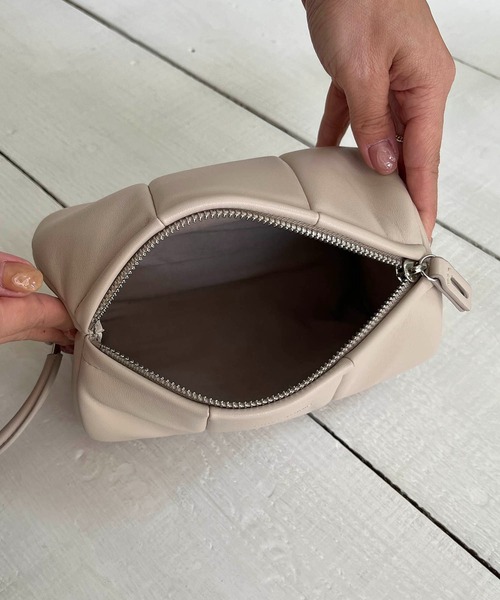 CAPRICIEUX LE'MAGE（カプリシューレマージュ）の「〈WEB限定〉パフドラムバッグ（ショルダーバッグ・レディース・ブラック/ホワイト/イエロー・FREE）」の16枚目の写真