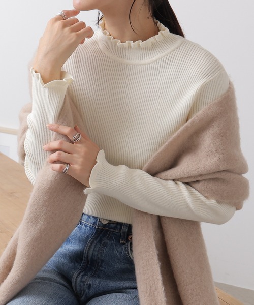 frames RAY CASSIN(フレームスレイカズン)の「畦フリル リブプルオーバー(ニット/セーター・レディース・ブラック/ベージュ/ブラウン/レッド/オフホワイト/サックスブルー/イエロー/グリーン・FREE)」の2枚目の写真