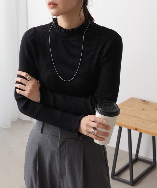 frames RAY CASSIN(フレームスレイカズン)の「畦フリル リブプルオーバー(ニット/セーター・レディース・ブラック/ベージュ/ブラウン/レッド/オフホワイト/サックスブルー/イエロー/グリーン・FREE)」の3枚目の写真