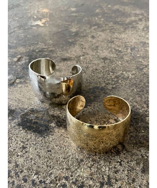 EMODA（エモダ）の「タンクワイドバングル（バングル/リストバンド・レディース・シルバー/ゴールド・FREE）」の7枚目の写真