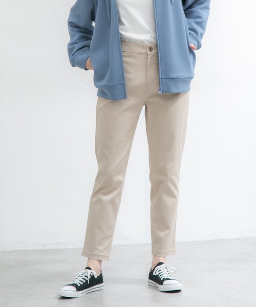 Honeys（ハニーズ）の「チノテーパード（股下６４ｃｍ）（チノパンツ・レディース・グリーン/ブラック/ネイビー/モカ/オレンジ/ブルー系その他/アイボリー/ライトベージュ/カーキ・M/LL/L/SS/S/3L）」の4枚目の写真