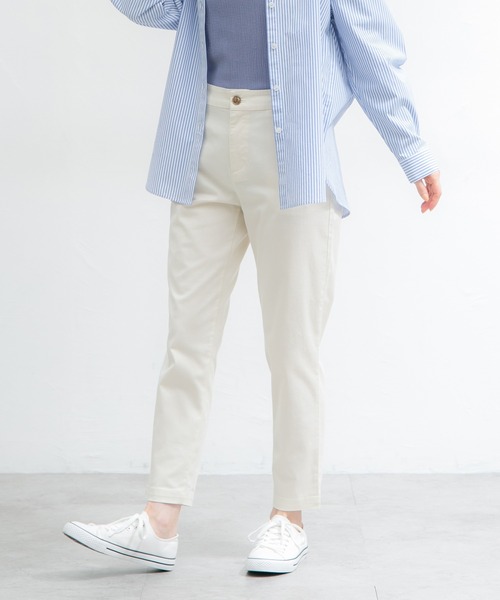 Honeys（ハニーズ）の「チノテーパード（股下６４ｃｍ）（チノパンツ・レディース・グリーン/ブラック/ネイビー/モカ/オレンジ/ブルー系その他/アイボリー/ライトベージュ/カーキ・M/LL/L/SS/S/3L）」の2枚目の写真