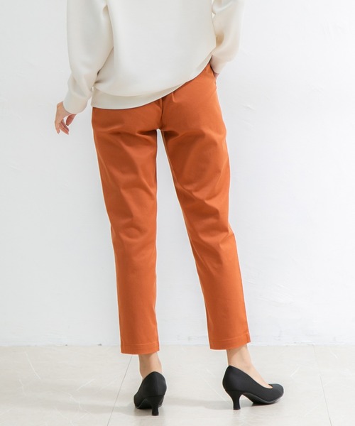 Honeys（ハニーズ）の「チノテーパード（股下６４ｃｍ）（チノパンツ・レディース・グリーン/ブラック/ネイビー/モカ/オレンジ/ブルー系その他/アイボリー/ライトベージュ/カーキ・M/LL/L/SS/S/3L）」の11枚目の写真