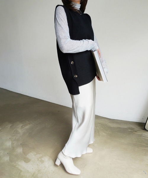 Doux Belle（ドゥーベル）の「ラウンドネックニットベスト（ベスト・レディース・ベージュ/ブルー/グレー/ブラック・MEDIUM/X-LARGE/SMALL/LARGE）」の9枚目の写真