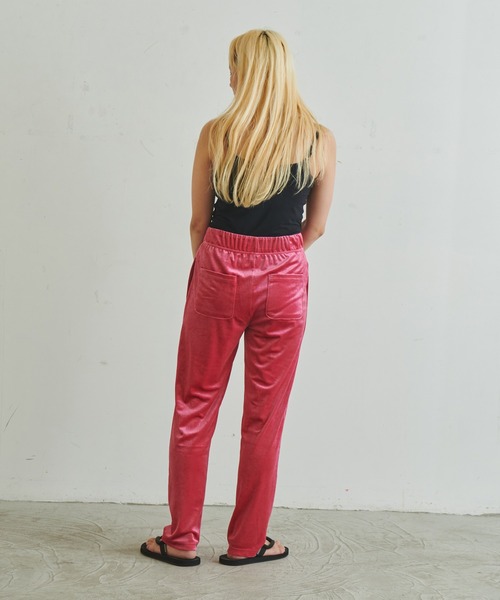FRUIT OF THE LOOM × 浅井なつみ(フルーツオブザルームアサイナツミ)の「FTL×浅井なつみ VELOUR PANTS / ベロア / イージー / らくちん / コラボ(その他パンツ・レディース・ブラック/ピンク・M/L)」の3枚目の写真